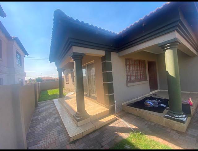 3 BEDROOM HOUSE FOR SALE IN MINERALIA